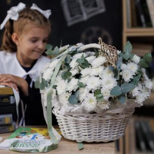 Корзина с цветами «День ЗНАНИЙ»